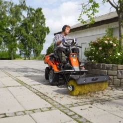 Husqvarna Borstel Rider 300 Serie 5 Husqvarna Borstel Rider 300 Serie -Zorg Tuin Verkoop 587024601 s20husqvarna20borsten20rider2030020serie